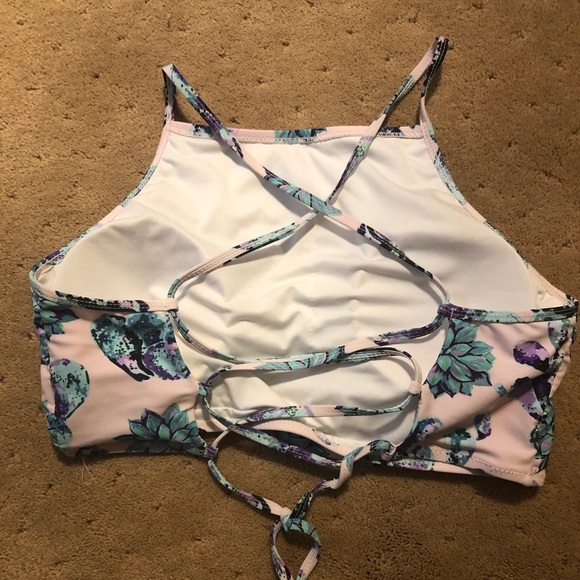 Cupshe Pale Pink High Neck Open Back Cropped Swim Top w Succulent Plant Pattern - Picture 2 of 3